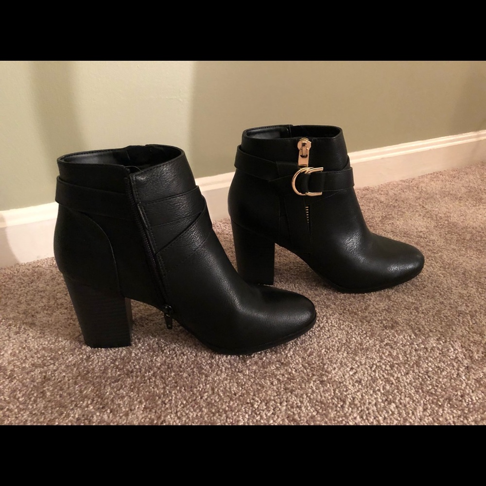 👢 BLACK ANKLE BOOTIE - Picture 1 of 3